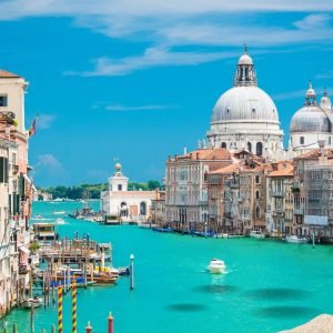 Italy’s Lavish Escapes: Luxury Villas and Scenic Getaways